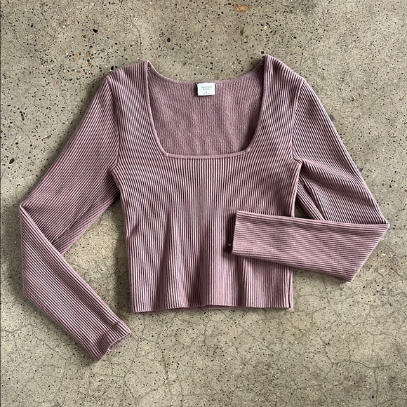 Abercrombie & Fitch Tops - Abercrombie cropped square neck ribbed sweater in mauve